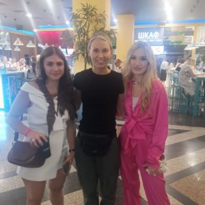 С Марго Савчук и Айларой